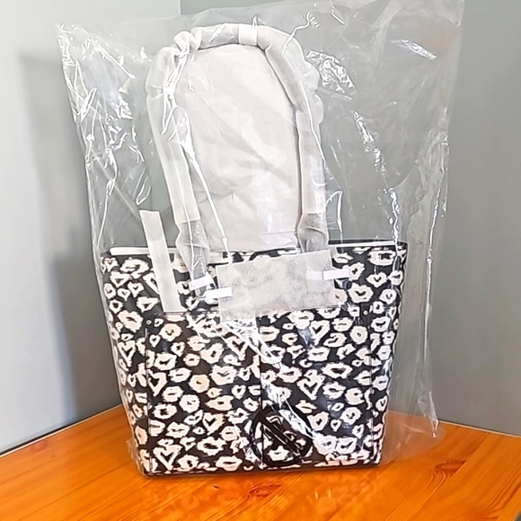 MICHAEL KORS Medium Graphic Animal Print ToteBlack Multi